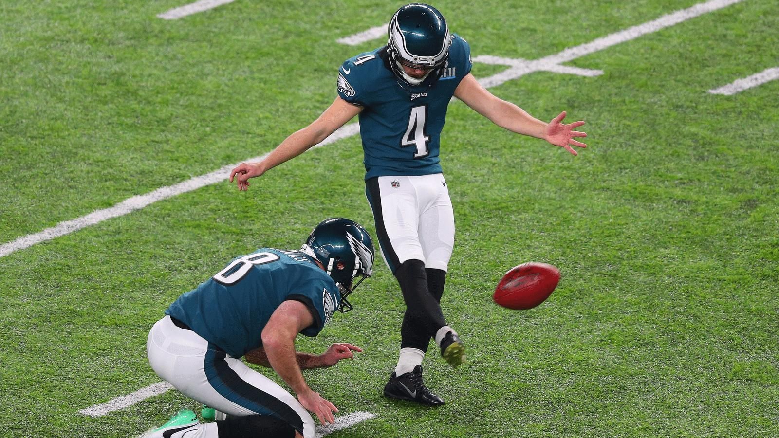 
                <strong>Kicker / Eagles</strong><br>
                Eagles-Kicker Jake Elliott geht erst in seine zweite Spielzeit, verwandelte vergangene Saison 83,9 Prozent seiner Field Goals. Der längste erfolgreiche Field Goal flog nach 61 Yards durch die Stangen.Fazit: Die Routine spricht für Bryant. Die Falcons bauen ihren Vorsprung auf 4:2 aus.
              