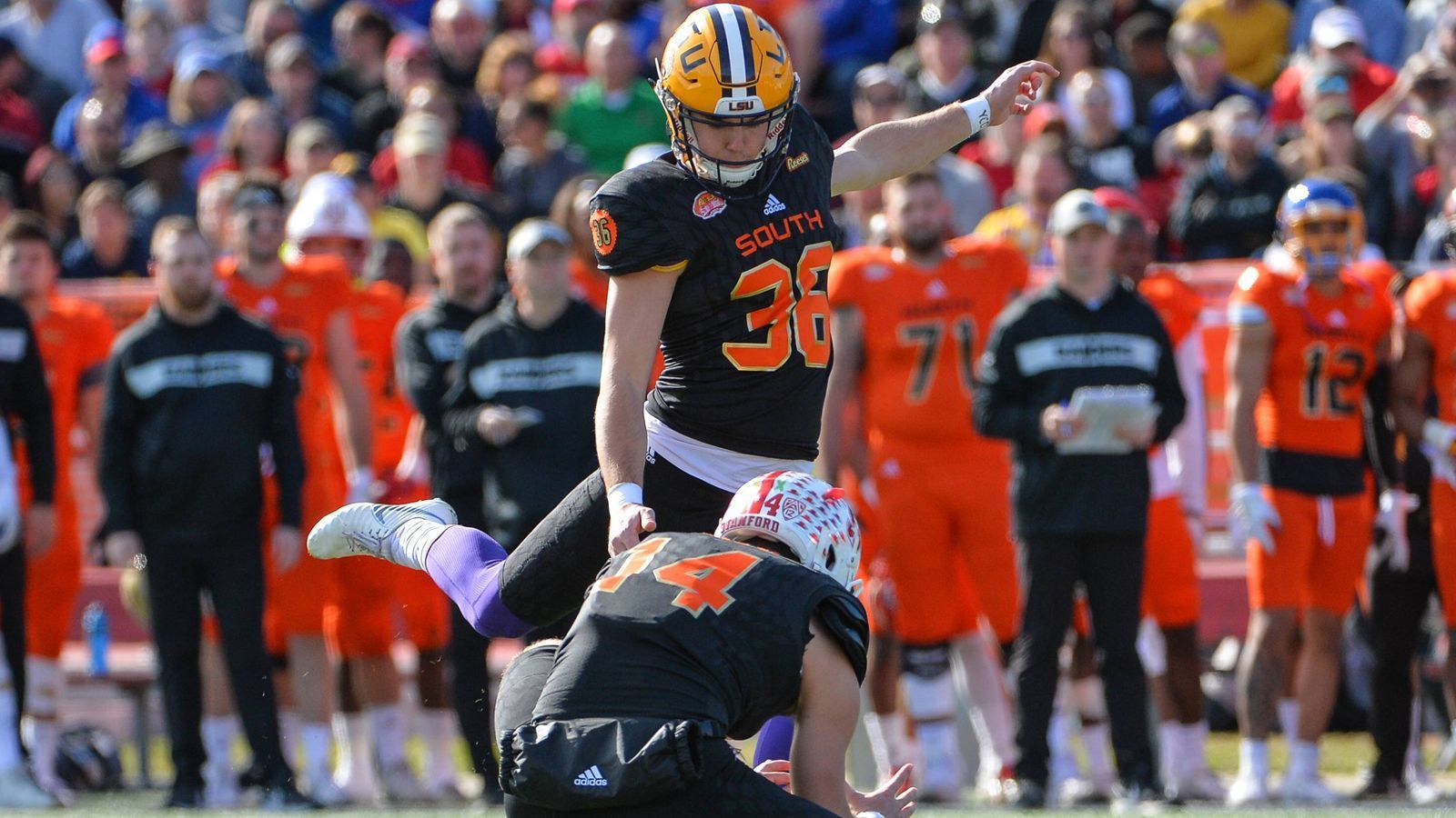
                <strong>Kicker: Cole Tracy (L.S.U.)</strong><br>
                Cole Tracy gilt als einer der besten Kicker im Draft. Am College verwandelte er 87,9 Prozent seiner Field Goals und zudem alle Extra-Punkte. Sein längstes Field Goal erstreckte sich über 54 Yards. Er gilt als ein selbstbewusster und sehr konstanter Schütze, hat allerdings auch einen Makel: Er ist kein guter Kickoff-Schütze. Manche Experten sehen in ihm einen Kandidaten für die fünfte Runde.
              
