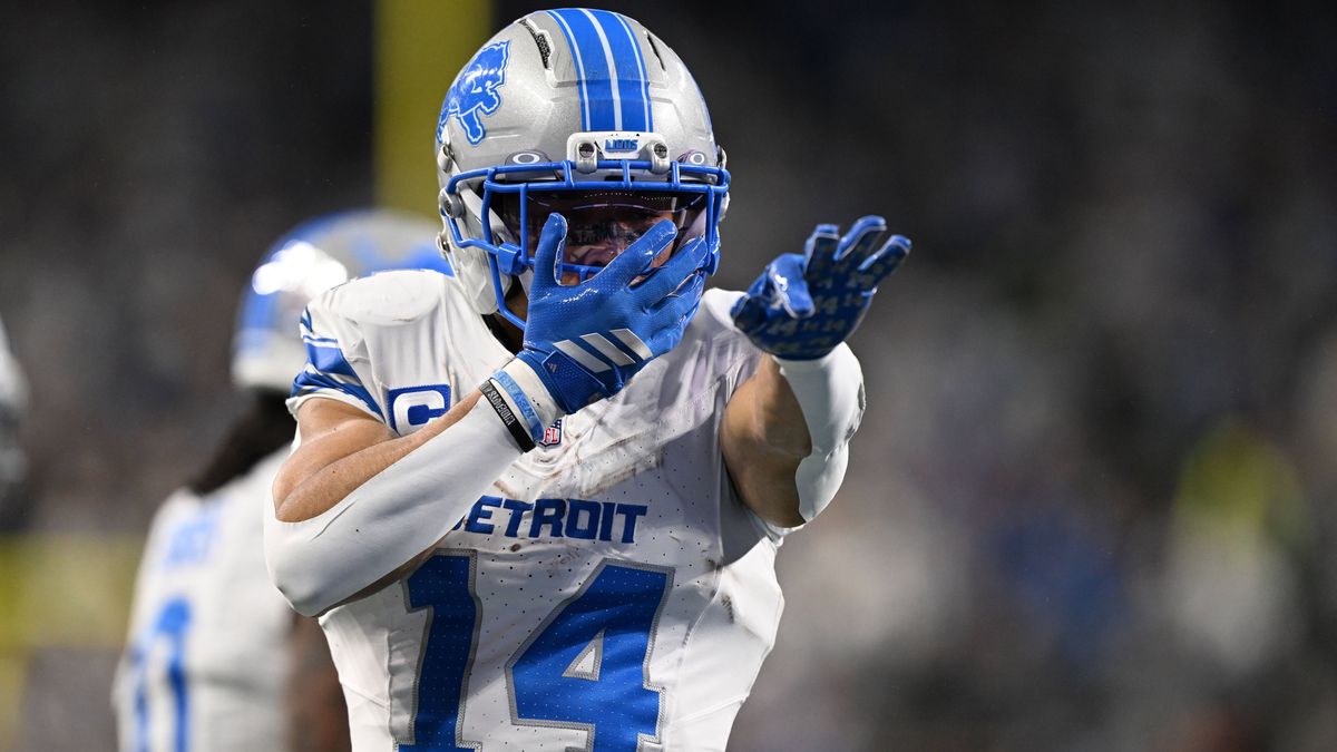 NFL, American Football Herren, USA Dallas Cowboys at Detroit Lions Dec 4, 2025; Detroit, Michigan, USA; Detroit Lions wide receiver Amon-Ra St. Brown (14) celebrates after a play during the first h...