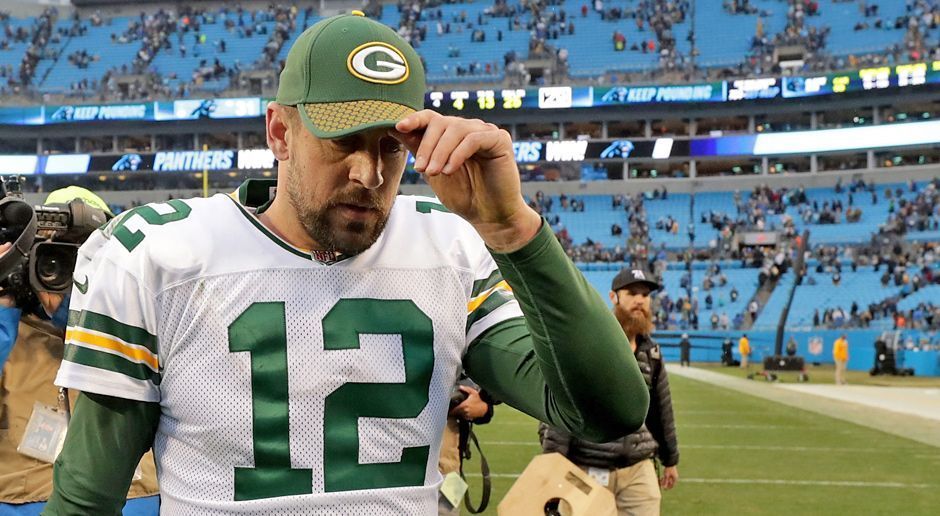 
                <strong>Green Bay Packers</strong><br>
                Zwei Tage nachdem Star-Quarterback Aaron Rodgers nach einem Schlüsselbeinbruch sein Comeback gefeiert hat, haben die Packers den Signal Caller auf die Injured Reserve List gesetzt. Damit ist die Saison für Rodgers offiziell beendet. Somit dürfte Brett Hundley in den letzten beiden Spielen für die Packers starten. Er hatte Rodgers bereits während seiner letzten Verletzungspause vertreten. Head Coach Mike McCarthy sagte nach der Niederlage gegen die Carolina Panthers, Rodgers habe "zu viele Hits" kassiert, darunter auch zwei besonders harte. Durch den Sieg der Atlanta Falcons im Monday Night Game haben die Packers keine Chance mehr, die Playoffs zu erreichen. Für Rodgers rückt Quarterback Joe Callahan in den Kader. ran.de zeigt die Quarterback-Situationen aller 32 NFL-Teams. (Stand: 19. Dezember 2017)
              