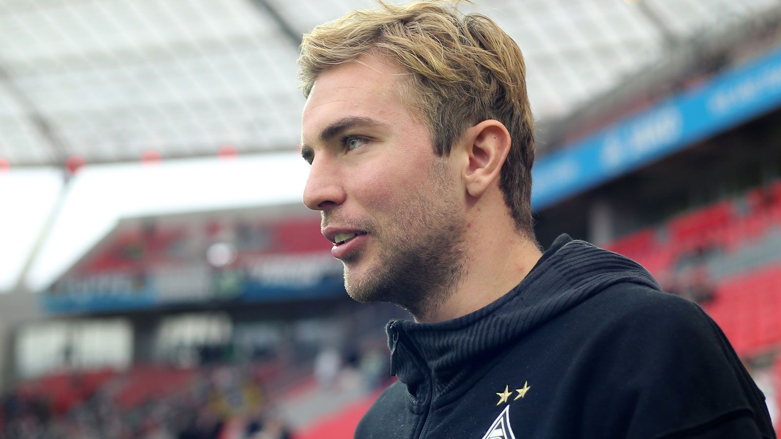 
                <strong>Christoph Kramer</strong><br>
                Kramers K.o. nach Kopftreffer im Finale mit anschließendem Gedächtnisverlust ist legendär. Im Jahr nach der WM wechselte der heute 32-Jährige nach dem Ende einer Leihe aus Gladbach nach Leverkusen zurück, ein Jahr später ging es als feste Verpflichtung zur Borussia, wo Kramer noch heute unter Vertrag steht. Ambitionen scheint der Mittelfeldspieler im journalistischen Bereich zu haben, er glänzte bereits als TV-Experte und Kolumnist im Fußballmagazin "11Freunde".
              