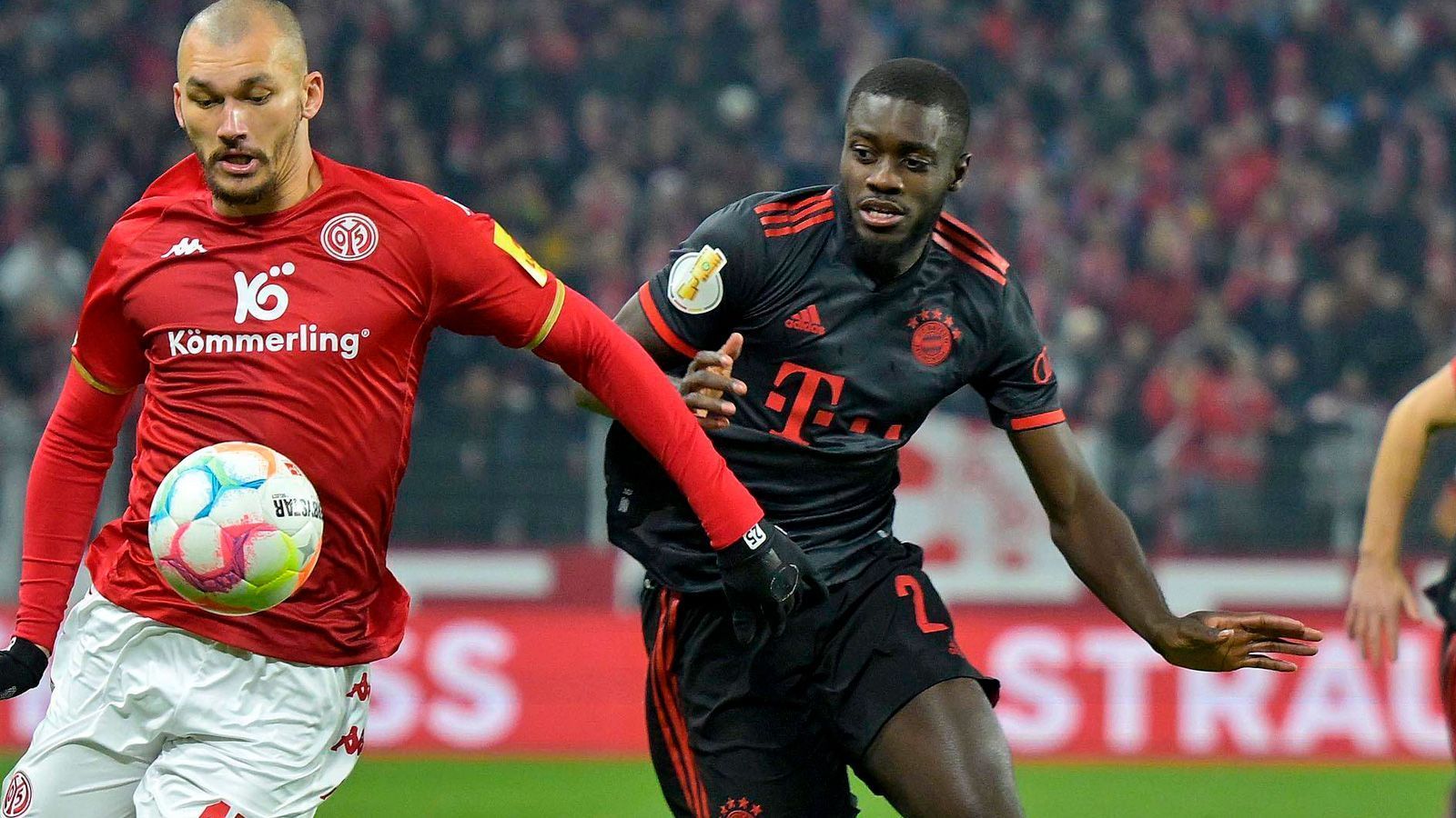 
                <strong>Dayot Upamecano</strong><br>
                Der Abwehrchef spielt solide, lässt sämtliche Mainzer bei Zweikämpfen von sich abprallen und schaltet sich als zentraler Mann in der Dreierkette auch immer wieder in den Spielaufbau mit ein. Erledigt alle Aufgaben mit der nötigen Ruhe und Bedacht. ran-Note: 2
              