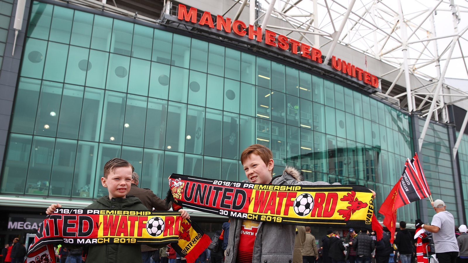 
                <strong>Platz 2: Manchester United</strong><br>
                Old Trafford Stadium, ManchesterZuschauerschnitt: 75.218
              