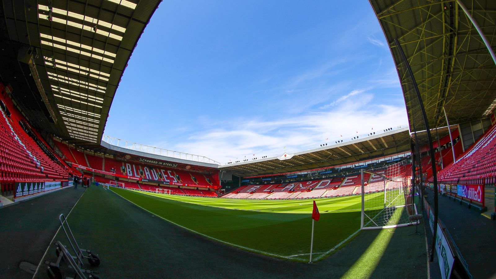 
                <strong>Bramall Lane</strong><br>
                &#x2022; Heimverein: Sheffield United<br>&#x2022; Kapazität: 32.702<br>&#x2022; Anzahl Spiele: 4<br>
              