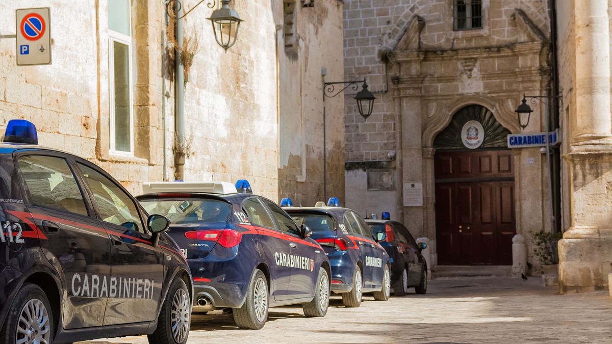 In Italien wurde ein Mann von der Polizei verhaftet, nachdem einer seiner Angestellten nach einem Unfall verblutete (Symbolbild).