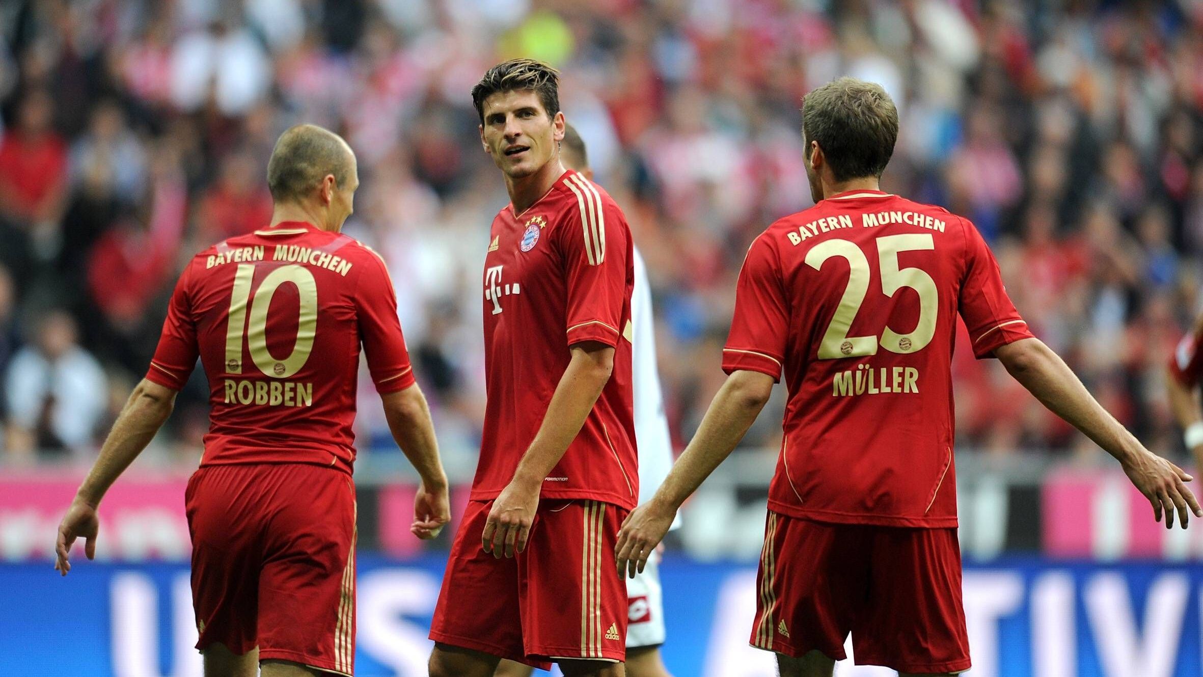 <strong>Saison 2011/12: FC Bayern – Borussia Mönchengladbach 0:1</strong><br> Im Fußball-Jahr darauf gab es einen 2:1-Sieg der Bayern gegen den VfL Wolfsburg. Doch dann kehrte Münchens "Angstgegner" zurück. Nachdem man im Jahr davor die Schale nach Dortmund hatte abgeben müssen, waren die Bayern ohnehin gefrustet. Doch zum Auftakt der Saison 2011 lief es nicht besser, denn wieder einmal unterlagen die Bayern den Gladbachern mit 0:1.