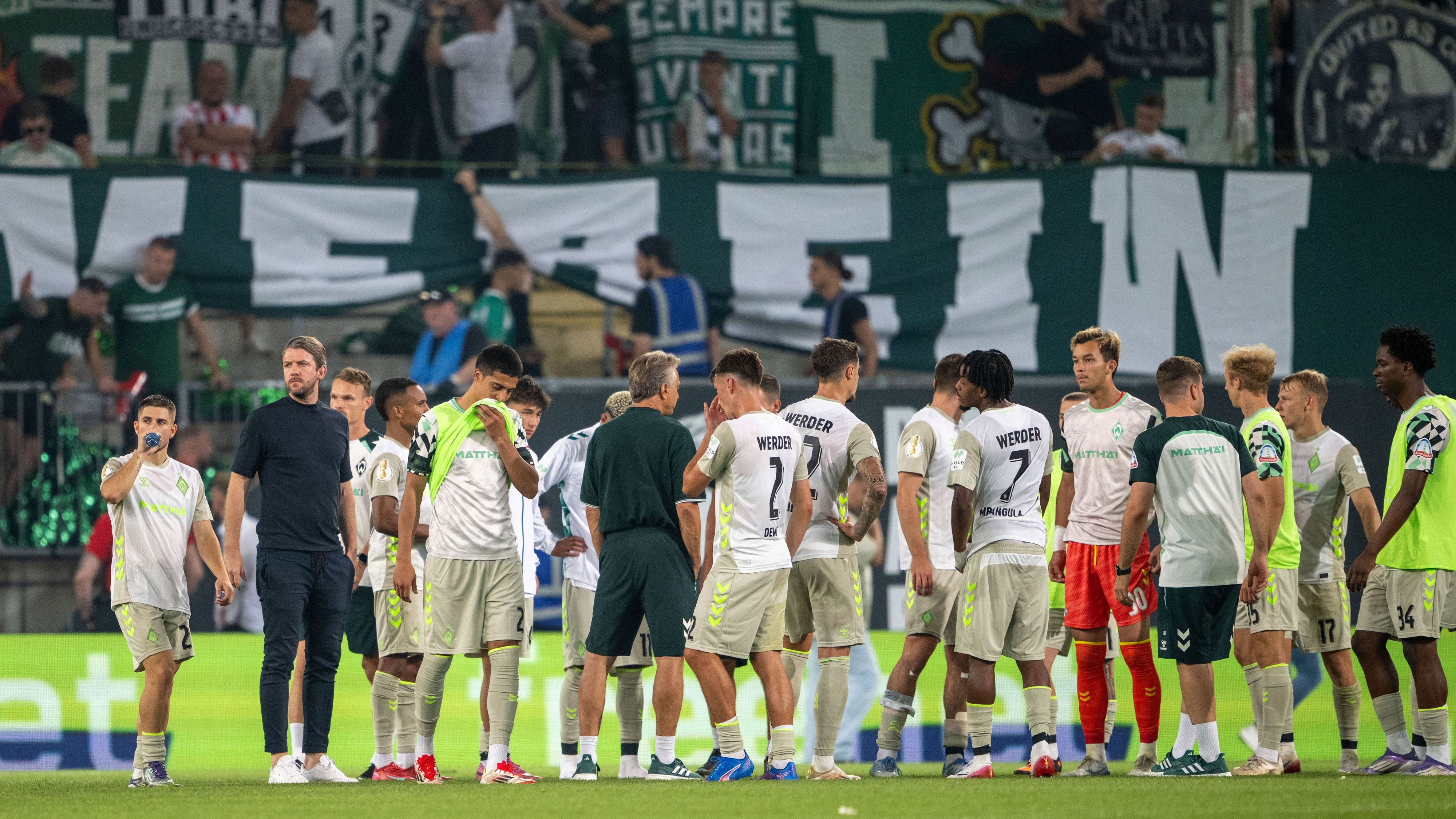 <strong>DFB-Pokalsaison 2025/26: Aus in der 1. Runde</strong><br>Auch in dieser Saison bereitete der DFB-Pokal den Werderanern große Schwierigkeiten. In der Revanche gegen Arminia Bielefeld leistete Leonardo Bittencourt seiner Mannschaft einen Bärendienst und sah kurz nach Wiederanpfiff die Rote Karte. In typischer Werder-Manier kassierte Bremen in der vierten Minute der Nachspielzeit durch Isaiah Young den Treffer zum nächsten Erstrunden-Aus.