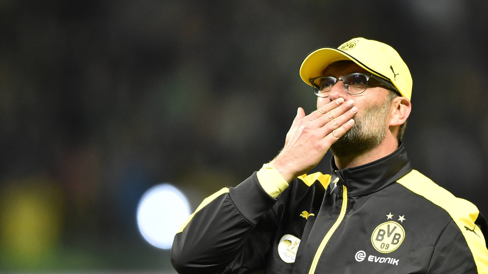 
                <strong>Jürgen Klopp: Tuchels Vorgänger beim BVB: Punkteschnitt von 1,9</strong><br>
                Wer hätte das gedacht: Dortmunds Trainerlegende Jürgen Klopp hat beim BVB trotz zweier deutscher Meisterschaften einen schlechteren Bundesliga-Punkteschnitt als Tuchel. Zur Wahrheit gehört aber eben auch, dass Dortmund erst unter Klopp wieder aus dem grauen Mittelfeld (13. Platz in der Saison 2008/09) in die europäische Spitze zurückkehrte.
              