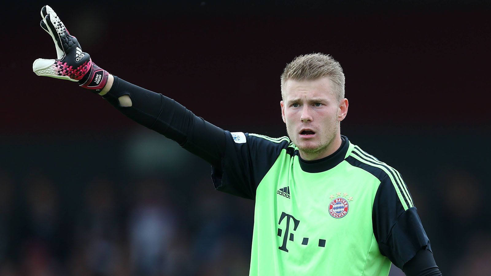 
                <strong>Lukas Raeder (2012/13 von der U19 des FC Schlake 04)</strong><br>
                Absolvierte in zwei Jahren beim FC Bayern drei Partien und kam nie an Manuel Neuer vorbei und wurde deshalb vor allem in der zweiten Mannschaft des Rekordmeisters eingesetzt. Wechselte 2014 nach Portugal und spielt mittlerweile in Bulgarien.
              