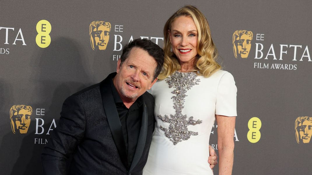 Michael J. Fox (l., mit seiner Frau Tracy Pollan) spricht über ein mögliches Comeback.