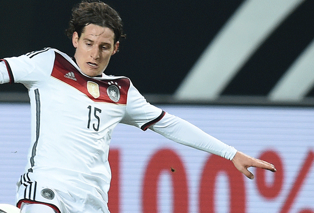 
                <strong>Sebastian Rudy</strong><br>
                Kommt erneut als Rechtsverteidiger zum Einsatz und muss sich erst eine Halbzeit lang mit der Rolle anfreunden. Vor dem Seitenwechsel noch zeitweise unsicher, wirkt Rudy nach der Pause stabiler und belebt damit die rechte Seite. ran-Note: 3
              