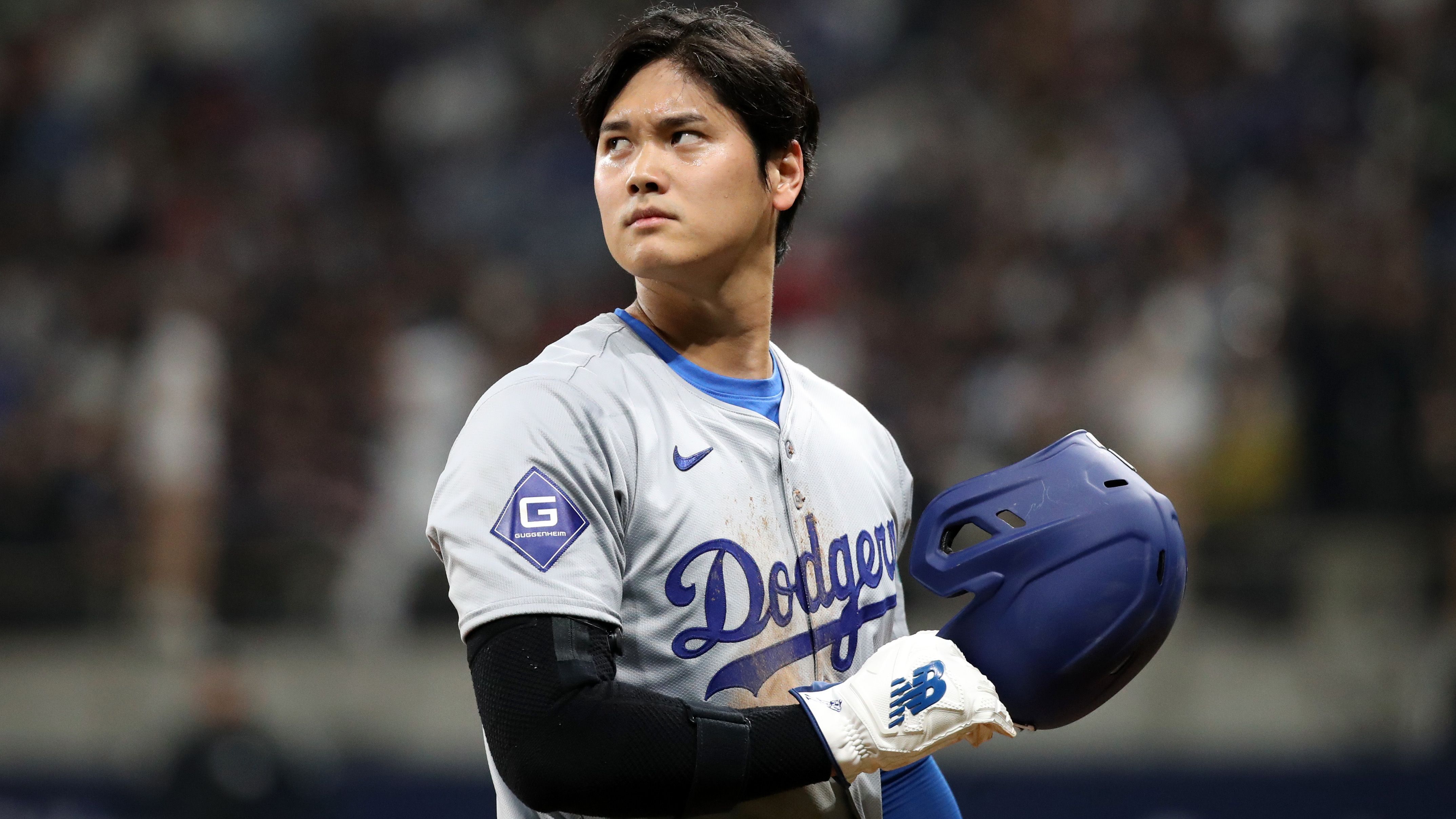 <strong>MLB-Star Ohtani von Dolmetscher bestohlen?<br></strong>Die "Los Angeles Times" hat einen Bericht veröffentlicht, wonach eine Anwaltskanzlei die Handlungen von Ippei Mizuhara untersucht. Auch Ohtanis Name soll in diesem Zusammenhang bei einer Bundesuntersuchung gegen einen illegalen Buchmacher aufgetaucht sein. Die Kanzlei fand demnach heraus, dass <a data-li-document-ref="357009" href="https://www.ran.de/sports/mlb-ohtani-von-dolmetscher-offenbar-um-millionen-bestohlen-357009">Ohtani Opfer eines Millionenbetrugs geworden sei</a>...