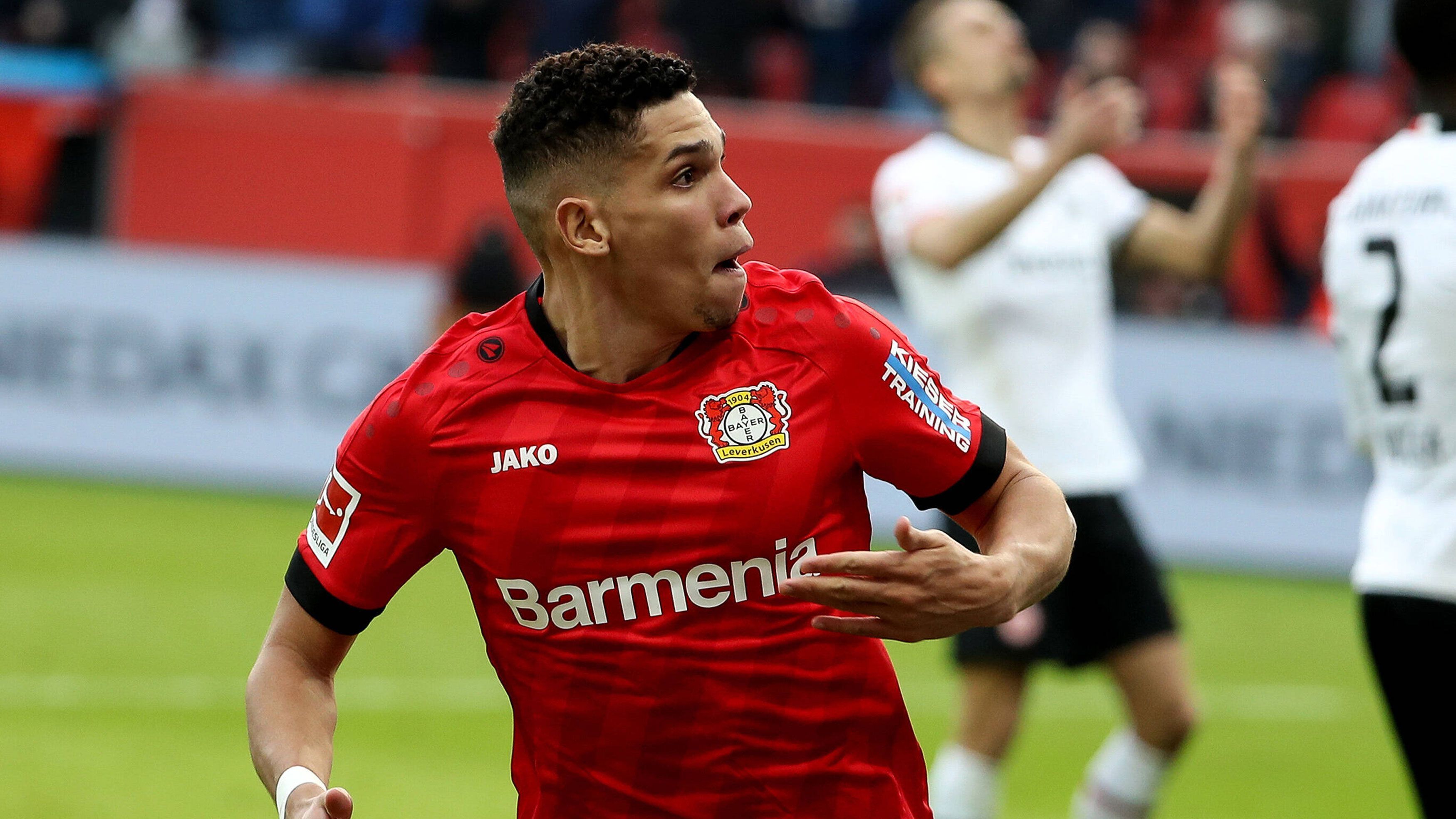 
                <strong>Angriff: Paulinho (Bayer Leverkusen)</strong><br>
                Vor drei Jahren holte Leverkusen ihn für fast 20 Millionen Euro aus Brasilien, seither hat der Offensivakteur nur 29 Bundesliga-Spiele absolviert. Allerdings fiel der 21-Jährige nahezu die komplette vergangenene Saison aufgrund eines Kreuzbandrisses aus. Nun ist Paulinho wieder topfit, kann sich bei Olympia beweisen, um dann in Leverkusen unter dem neuen Trainer Gerardo Seoane durchzustarten.
              