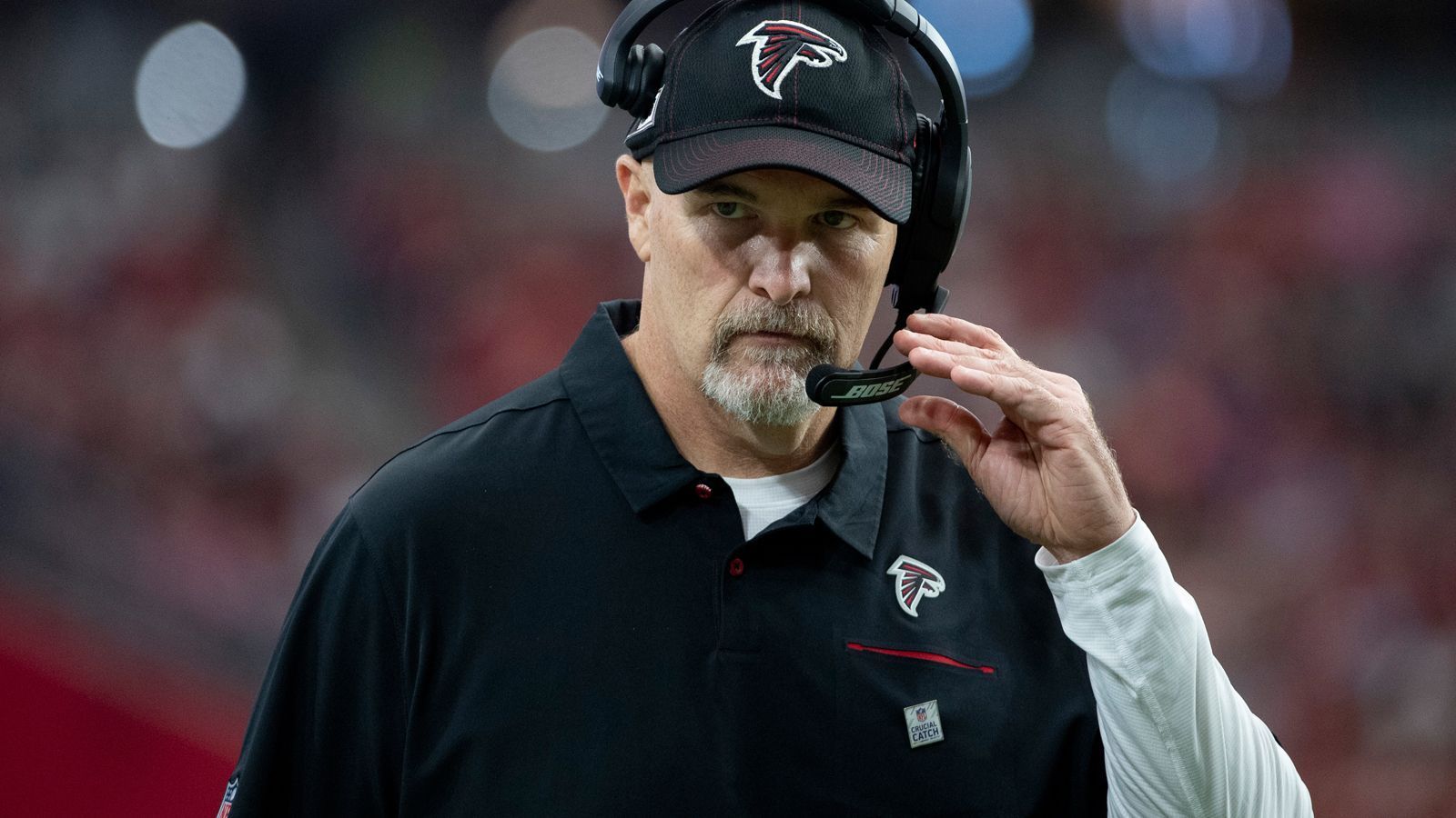 
                <strong>Atlanta Falcons</strong><br>
                "Na klar sind wir dabei", sagt Head Coach Dan Quinn. Er ist sich sicher, dass sein Klub einen Scout zu Kaepernicks Vorspielen schicken wird. Ist ja auch nicht weit. Schließlich findet das Probetraining in Atlanta statt.
              