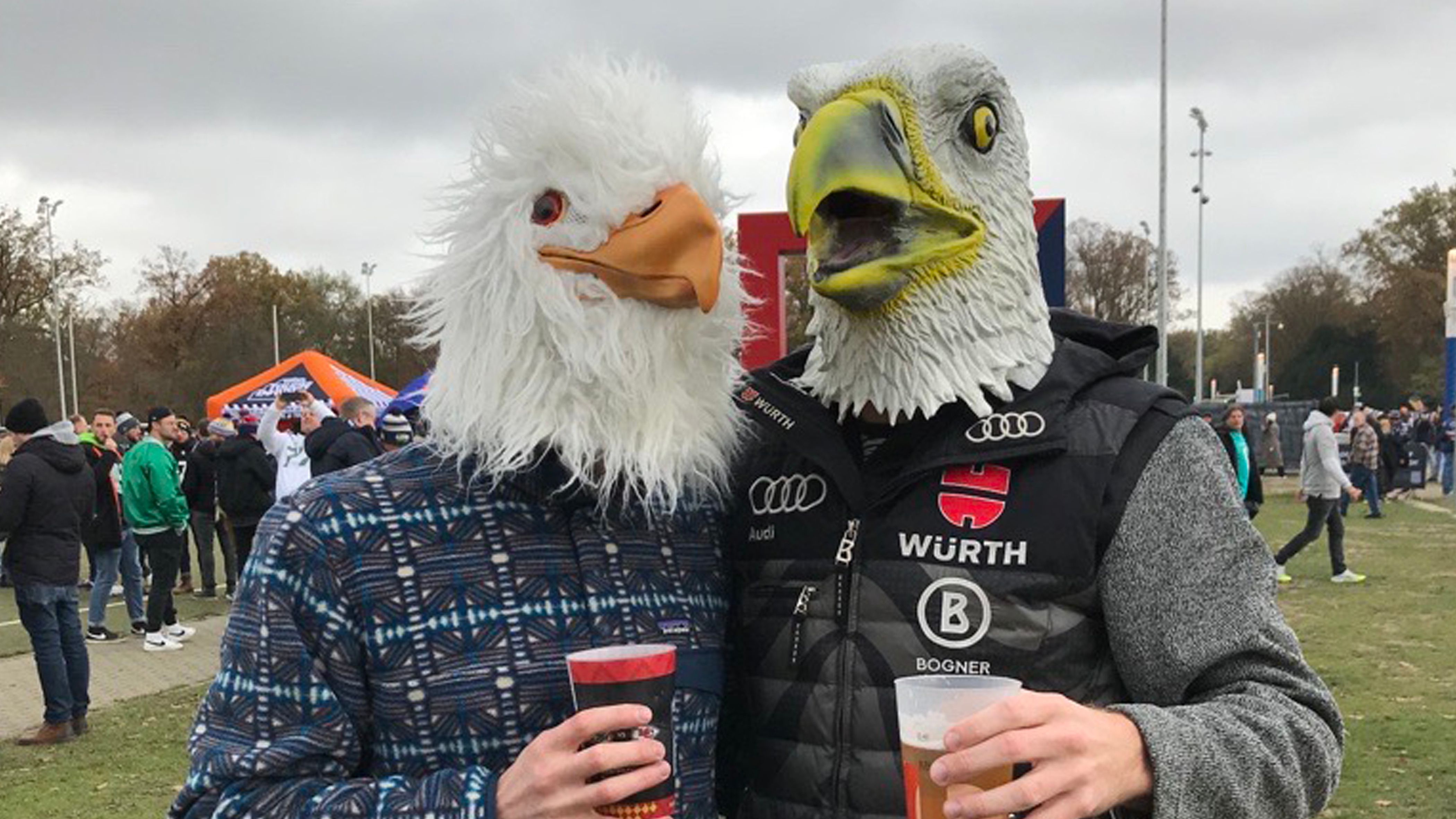 <strong>NFL in Frankfurt: Die besten Outfits der Football-Fans</strong><br>Die Football-Community hat sich neben Trikots auch einige coole Kostüme ausgesucht.