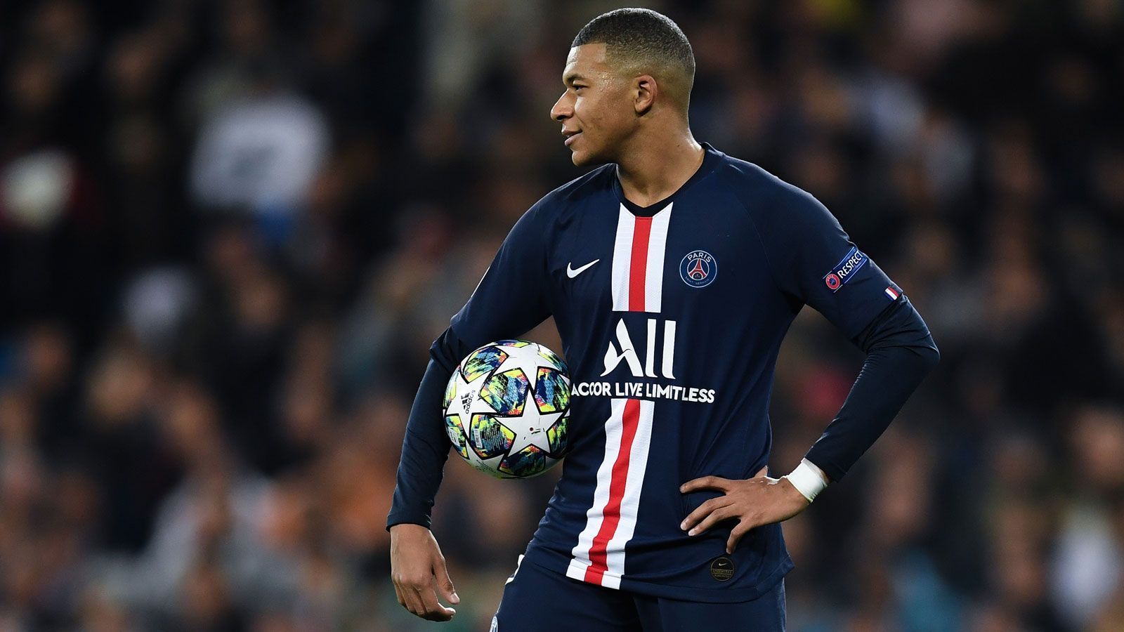 
                <strong>Platz 2: Kylian Mbappe (Paris St. Germain)</strong><br>
                Monatsgehalt: 1,91 Mio Euro - Marktwert 200 Millionen Euro
              