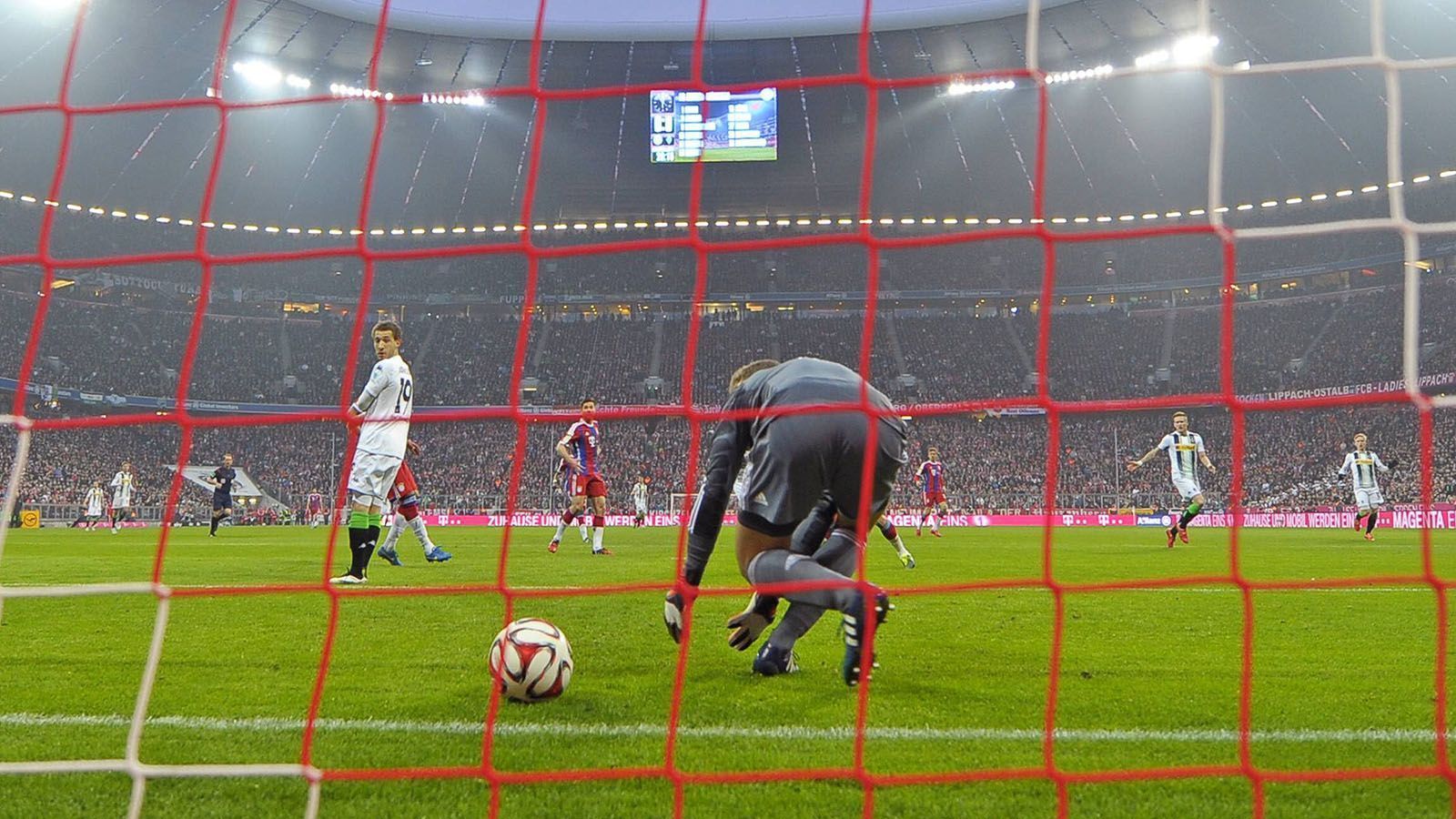 
                <strong>Manuel Neuer (FC Bayern) </strong><br>
                …doch dem sonst so sicheren Manuel Neuer flutschte das Leder durch die Hände….
              