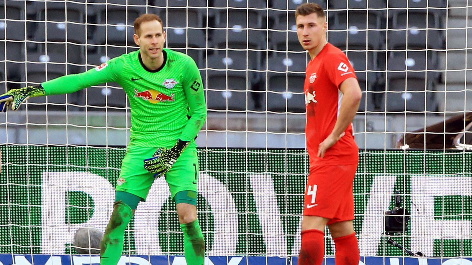 
                <strong>RB Leipzig (Deutschland)</strong><br>
                Längste Vertragslaufzeit: Peter Gulacsi (li.), Willi Orban (re.), Alexander Sörloth, Hee-Chan Hwang, Tyler Adams, Dominik Szoboszlai und Lazar Samardzic (bis 2025)
              