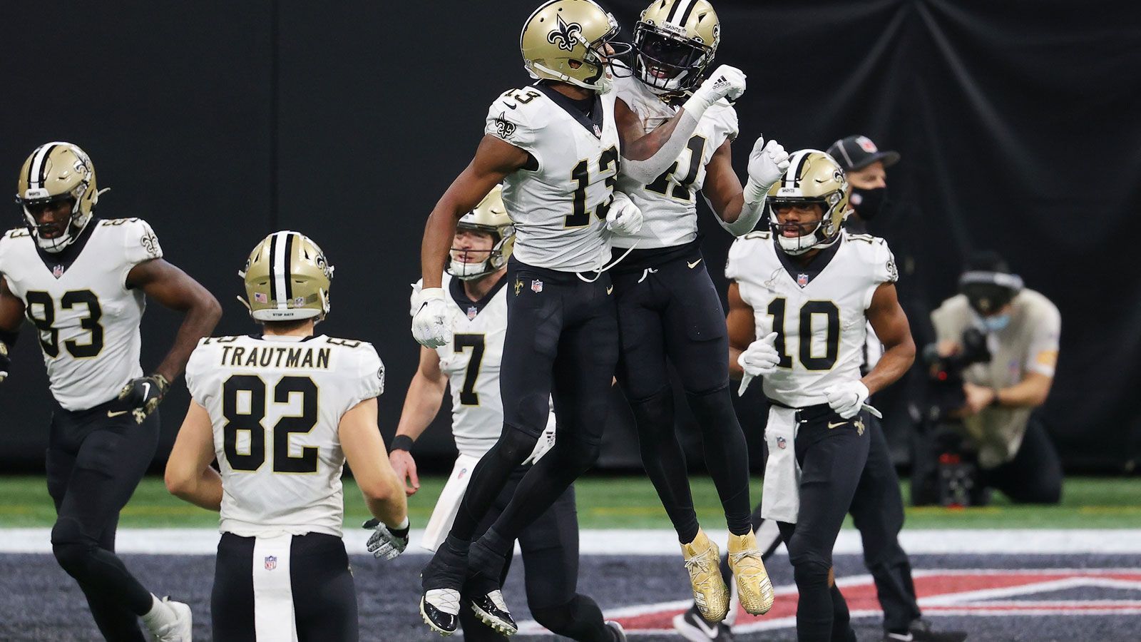 
                <strong>New Orleans Saints (10-2/NFC South)</strong><br>
                Week 14: at Philadelphia Eagles -Week 15: vs. Kansas City Chiefs -Week 16: vs. Minnesota Vikings -Week 17: at Carolina Panthers -für die Playoffs qualifiziert
              