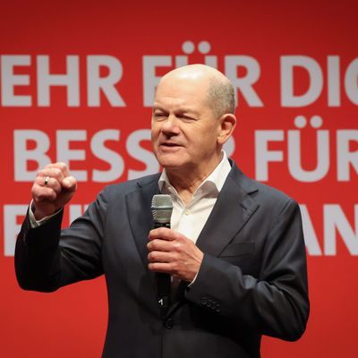 Bundeskanzler Olaf Scholz spricht bei einer SPD-Wahlkampfveranstaltung.