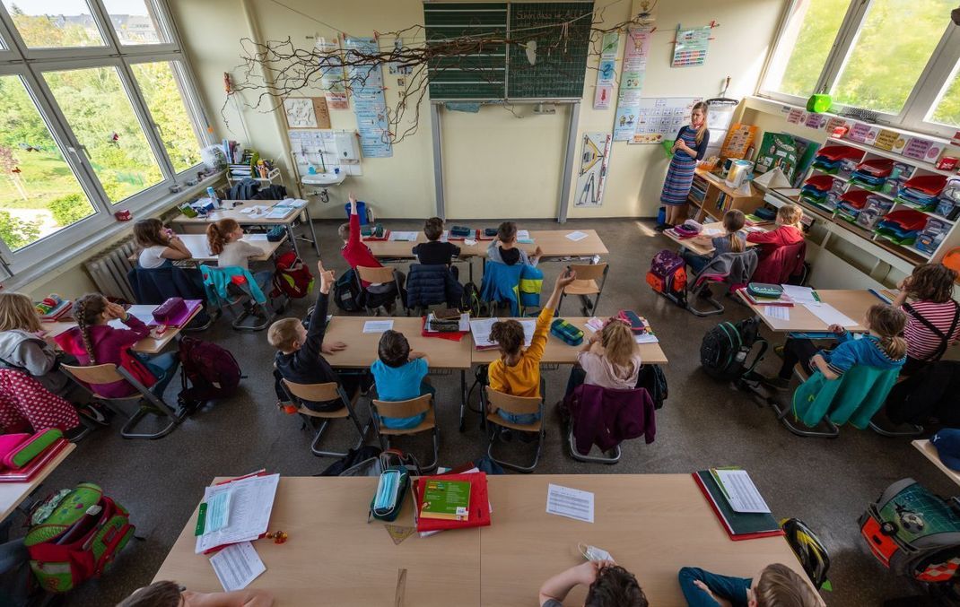 Seit 18. Mai sind in Sachsen Grundschulen nach wochenlanger Zwangspause aufgrund der Pandemie wieder im eingeschränkten Regelbetrieb für alle Kinder geöffnet.