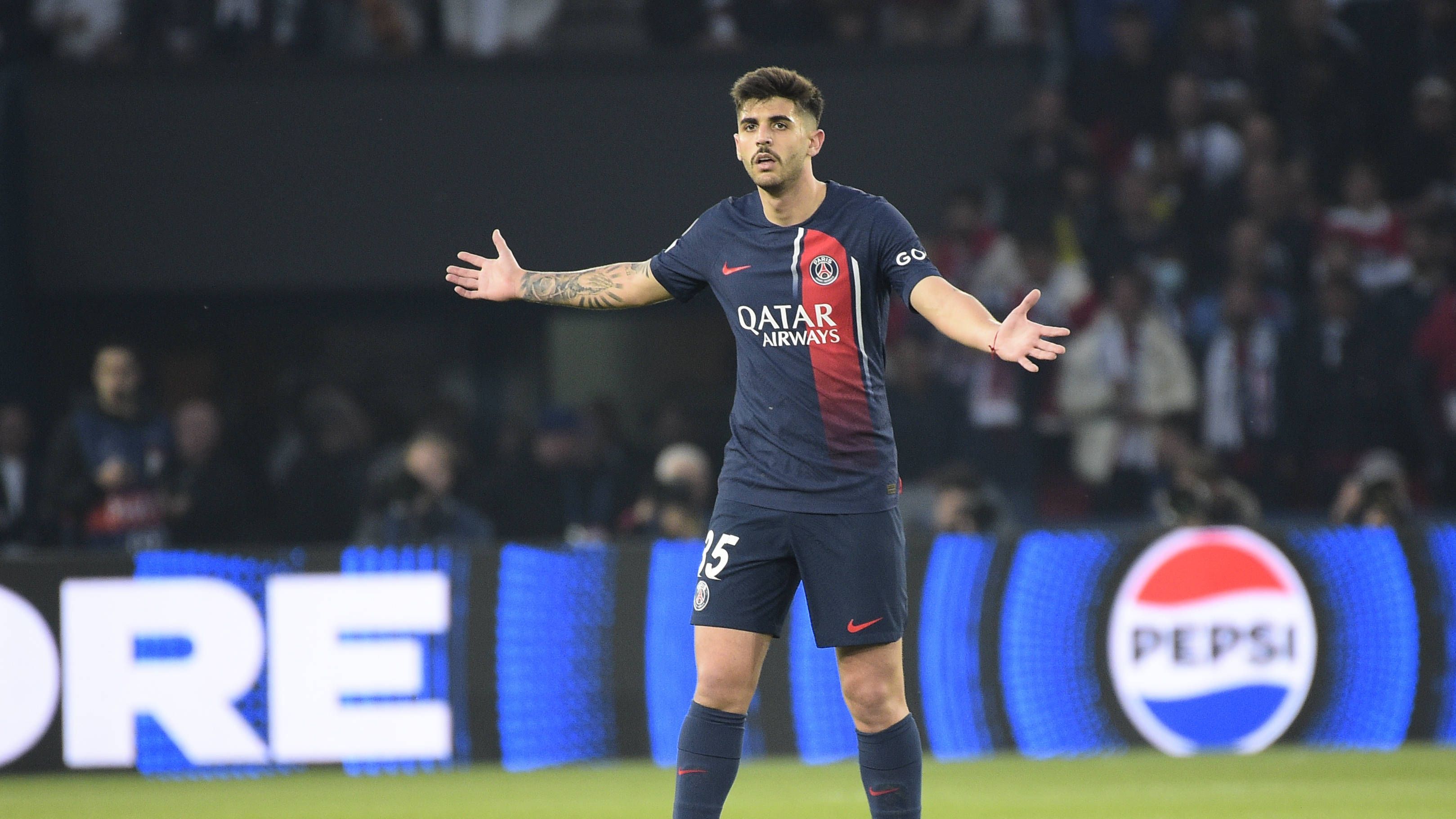 <strong>Lucas Beraldo (Paris St. Germain)</strong><br>Schon im ersten Durchgang nicht immer sattelfest, im zweiten dann mit zu großem Abstand zu Hummels, der das 1:0 für den BVB köpfen kann. Mit dem Ball gelingt ihm abgesehen von Querpässen wenig. <strong><em>ran</em></strong>-Note: 4.