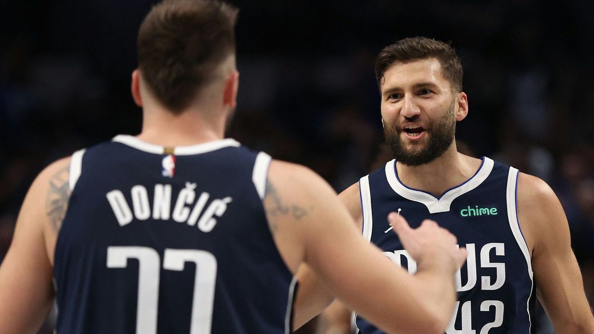 Kleber jubelt gemeinsam mit Doncic