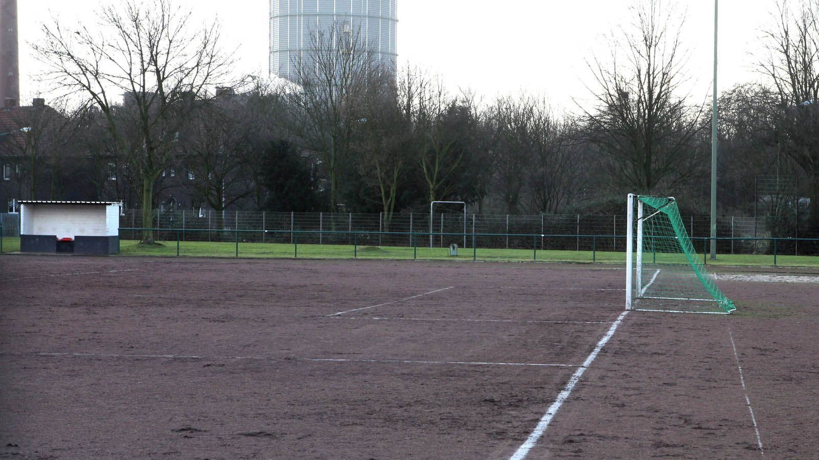 
                <strong>Wer den Ball holt, hat Ballbesitz</strong><br>
                Damit wird der Ballholer, meist der Schütze, für seine Strapazen bei der Ballbeschaffung belohnt.
              