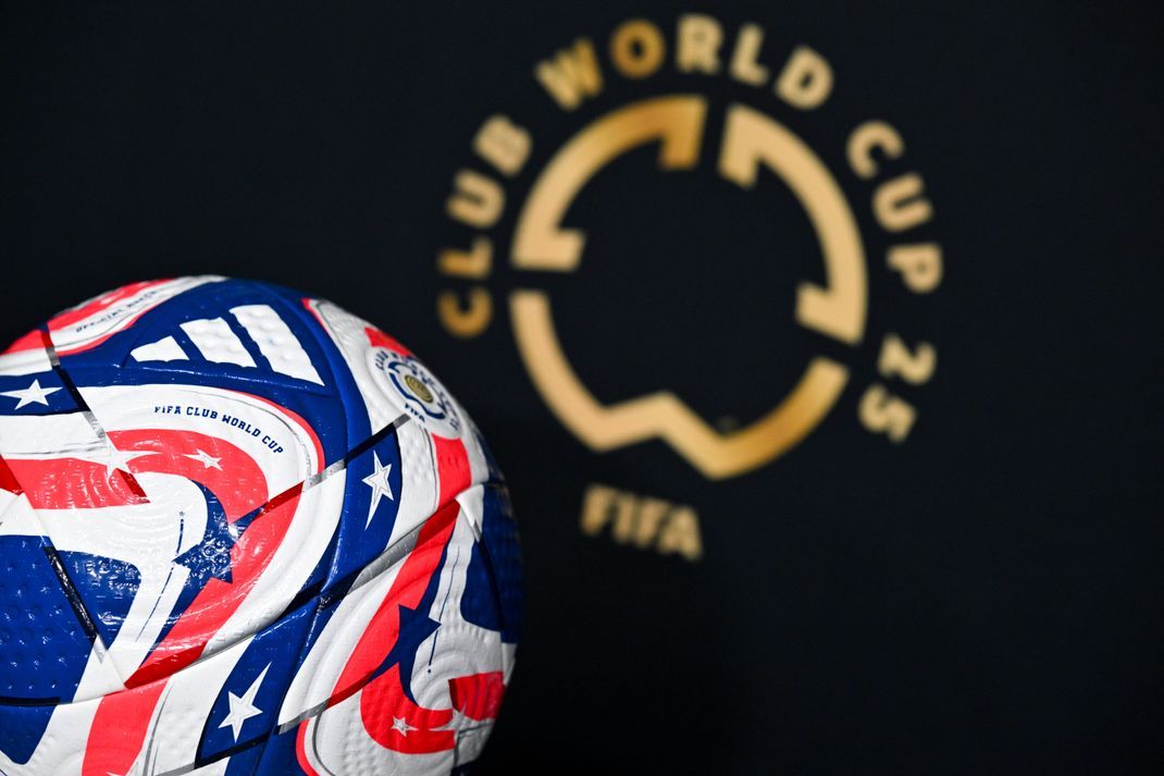 Fußball, FIFA-Klub-Weltmeisterschaft, offizieller Spielball präsentiert FIFA Club World Cup 2025 Official Match Ball Photo Shoot ZURICH, SWITZERLAND - JANUARY 29: A detailed view of the FIFA Club World Cup 2025 official match ball during a photo shoot at the Home of FIFA on January 29, 2025 in Zurich, Switzerland., Credit:JMcS Avalon Switzerland, Zurich PUBLICATIONxNOTxINxUKxFRAxUSA Copyright: xJMcSx xAvalonx 0959161872