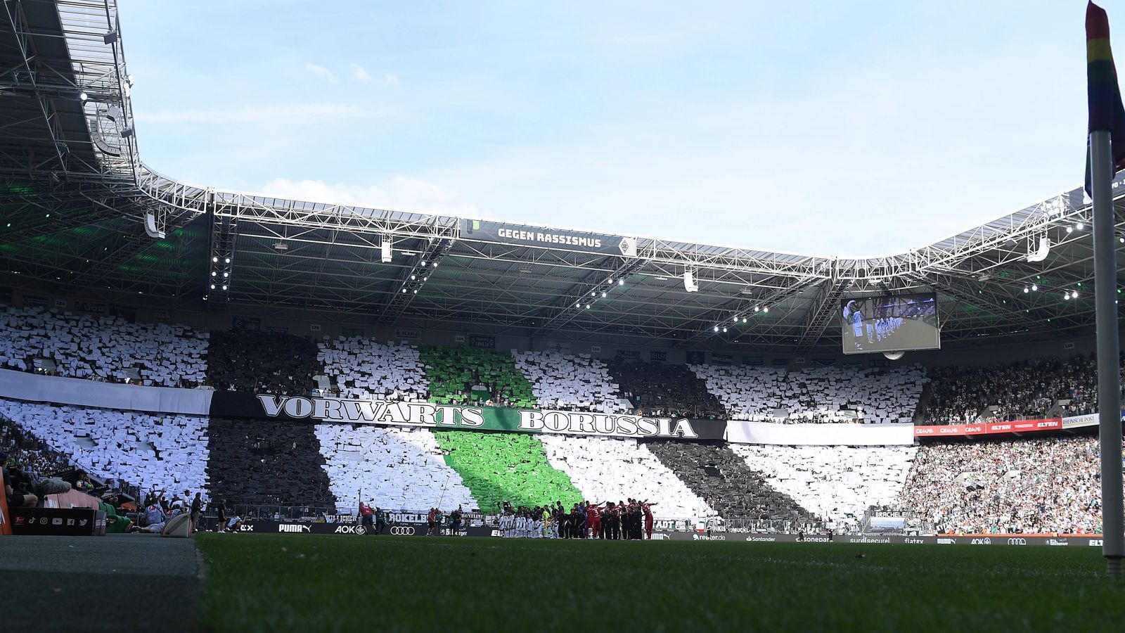 
                <strong>Platz 19: Borussia Mönchengladbach - Stadion im Borussia-Park</strong><br>
                &#x2022; Zuschauerschnitt: 52.438<br>&#x2022; Zuschauer gesamt: 891.440<br>&#x2022; Kapazität: 54.042<br>&#x2022; Durchschnittliche Auslastung: 97,0 %<br>&#x2022; Heimspiele: 17<br>&#x2022; Ausverkaufte Spiele: 4<br>
              