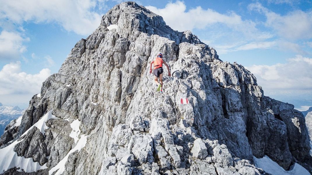 Am Watzmann (Berchtesgadener Alpen) stürzte ein 42-jähriger Mann aus Nordrhein-Westfalen am Donnerstag (21. September) über 150 Meter in die Tiefe und kam dabei ums Leben. (Symbolbild)