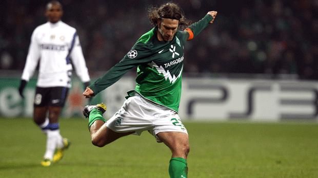 
                <strong>Thorsten Frings</strong><br>
                Torsten Frings begann seine Karriere als etatmäßiger Stürmer. Bekannt und geschätzt wurde das Bremer Urgestein allerdings als defensiver Mittelfeldspieler. Dort war er vor allem fester Bestandteil der deutschen Nationalmannschaft 2006.
              