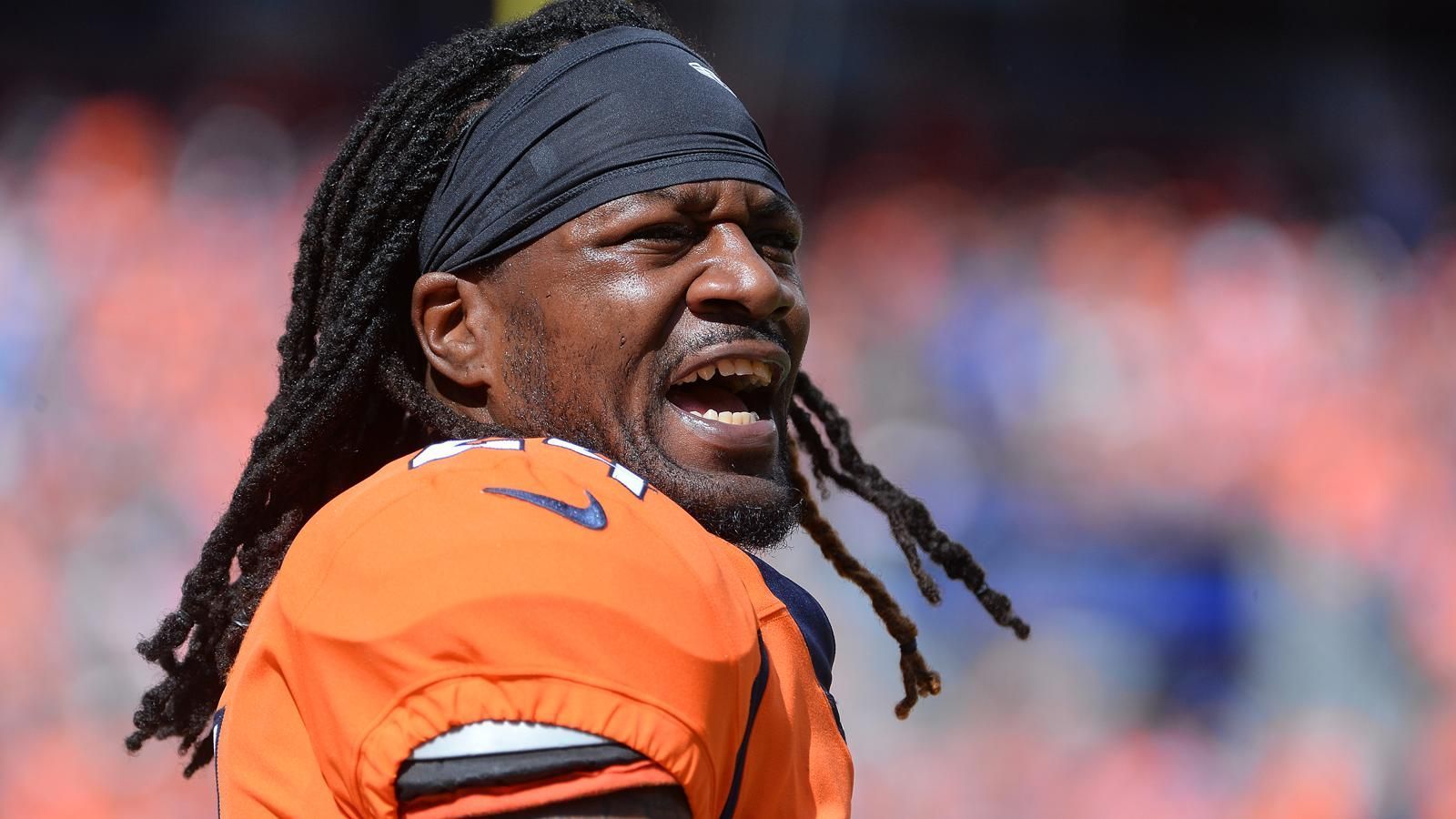 
                <strong>Adam "Pacman" Jones (Rücktritt mit 35 Jahren)</strong><br>
                Nach 14 Jahren NFL (und zwölf Spielzeiten) ist Schluss! Adam "Pacman" Jones hat am Freitagabend in einer Instagram-Story seinen Rücktritt erklärt. Der Cornerback wurde 2005 in der ersten Runde an sechster Stelle von den Tenessee Titans ausgewählt. Nach einer Prügelei in einem Gentlemen's Club wurde er für die gesamte Spielzeit 2007 gesperrt. Nach Stationen bei den Dallas Cowboys und in der CFL wurde er vor allem als Spieler der Cincinnati Bengals bekannt. In seinem letzten aktiven NFL-Jahr lief er 2018 für die Denver Broncos auf. Jones kam in 146 Spielen auf 522 Tackles, 17 Interceptions und 97 verteidigte Pässe. Als Return-Specialist brachte er es auf insgesamt 5176 Yards und fünf Touchdowns.
              