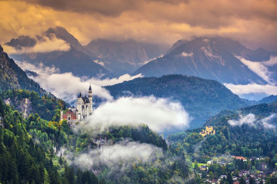 Na, erkennst du's? Die Silhouette des Schloss Neuschwanstein ähnelt dem Disney Logo schon sehr.