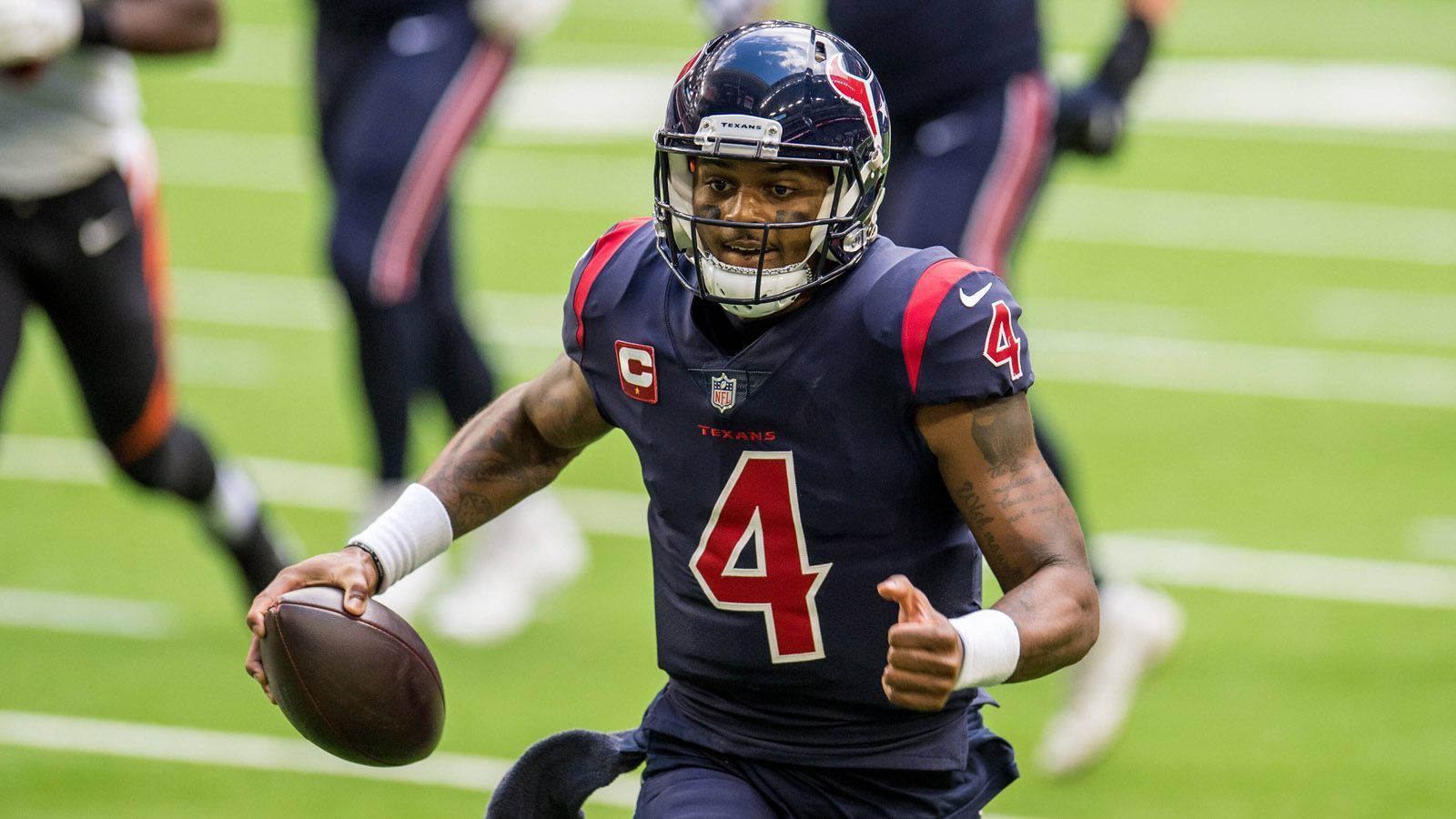 
                <strong>Houston Texans</strong><br>
                Deshaun Watson will nur noch weg, doch die Texans wollen ihren Star nicht ziehen lassen. Wohl nur eine große Anzahl von Draftpicks könnte Houstons Verantwortliche vom Gegenteil überzeugen. Denn dann könnten Sie im Draft einen neuen Spielmacher ziehen.
              