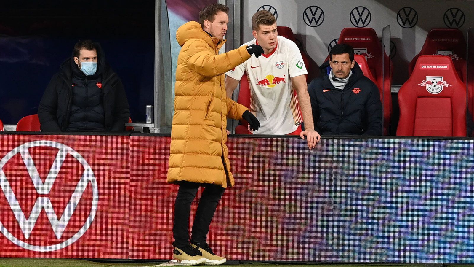 
                <strong>Geteilter 5. Platz: Julian Nagelsmann (RB Leipzig)</strong><br>
                Der Tabellenzweite der Bundesliga entwickelt sich unter Julian Nagelsmann immer mehr zum Bayern-Verfolger Nummer eins - auch dank der effektiven Joker. Ohne die Scorerpunkte der Einwechselspieler hätten Nagelsmann und Co. neun Zähler weniger auf dem Konto, am häufigsten war Alexander Sörloth mit zwei Toren und einem Assist an Torerfolgen beteiligt.
              