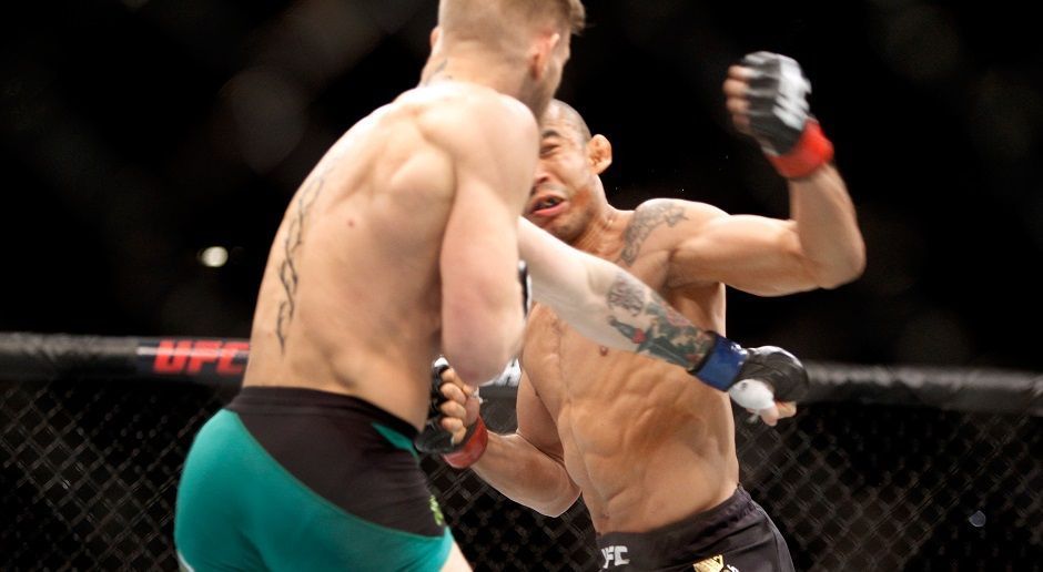 
                <strong>Conor McGregor vs. Jose Aldo, UFC 194, 12.12.2015</strong><br>
                Nach 13 Monaten Hype dauerte das Duell zwischen McGregor und Jose Aldo nur 13 Sekunden. McGregor schlug den langjährigen Federgewichts-Champion eiskalt KO und stellte einen neuen Rekord für den schnellsten Sieg in einem WM-Kampf auf.
              