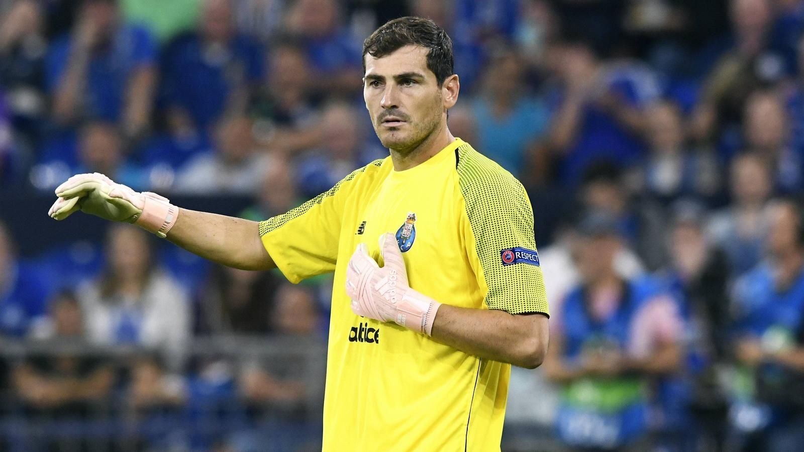 
                <strong>Casillas bestreitet seine 20. CL-Saison</strong><br>
                Nächster Eintrag in die Geschichtsbücher für Iker Casillas! Für den Keeper des FC Porto begann mit der Auswärtspartie auf Schalke (1:1) seine 20. Champions-League-Saison, das hat bisher noch kein Spieler geschafft. Sein Debüt in der Königsklasse gab der Spanier 1999 als 18-jähriger Torhüter von Real Madrid beim 3:3 gegen Olympiakos Piräus. 
              