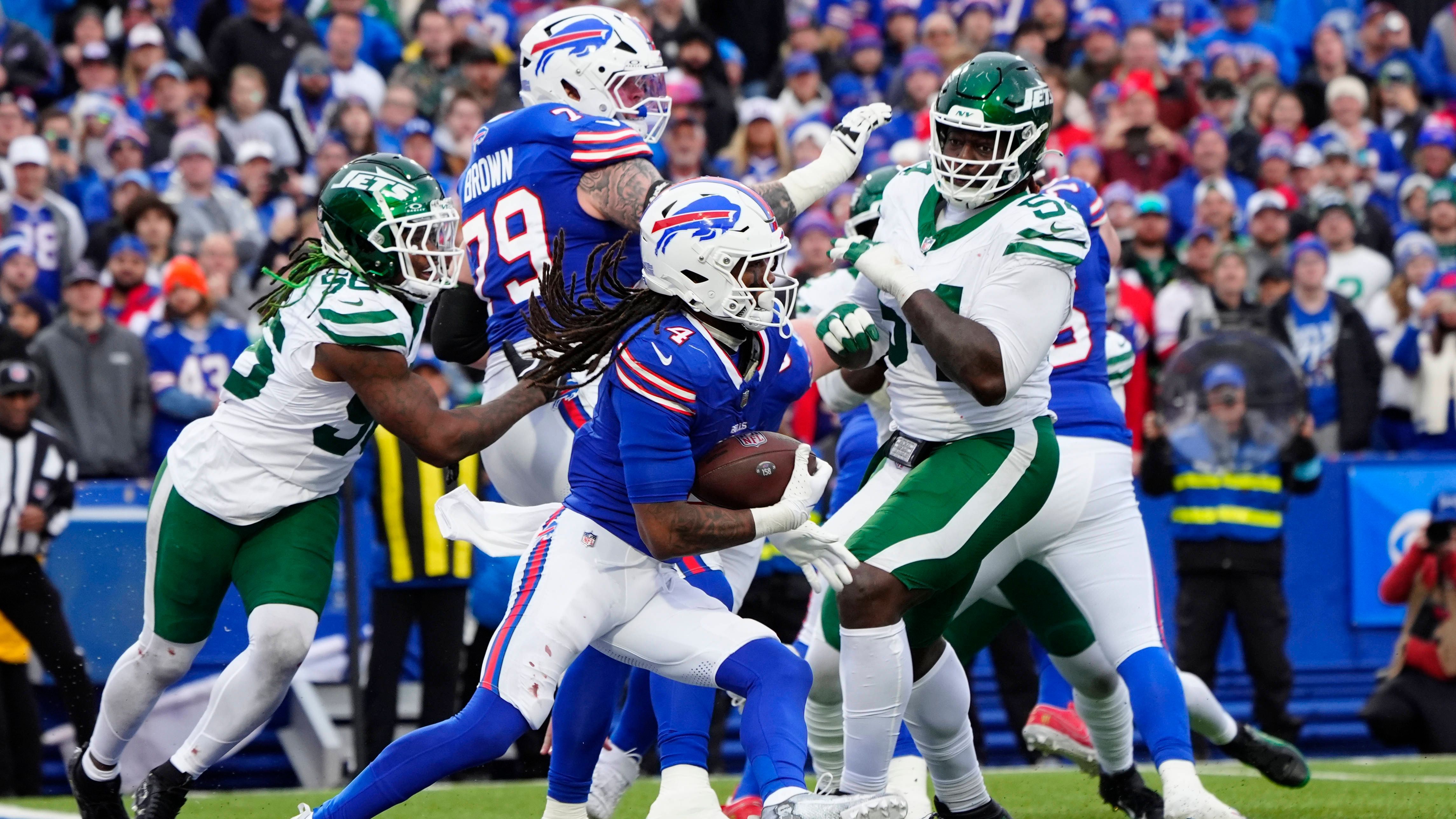<strong>Buffalo Bills 24:21 New York Jets</strong><br>Schon zum zweiten Mal verliert Justin Fields mit den Jets nur denkbar knapp, wieder gegen einen favorisierten Gegner. Buffalo hängt bis ins vierte Viertel hinten, dann zündet Josh Allen den Turbo und dreht die Partie – wie am 1. Spieltag gegen Lamar Jackson und die Ravens.