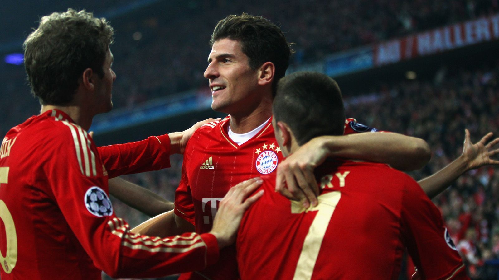 
                <strong>Mario Gomez (4 Tore)</strong><br>
                2012 fegten die Bayern den FC Basel im Achtelfinale mit 7:0 aus der Allianz Arena. Matchwinner damals: Mario Gomez mit vier Toren. 
              