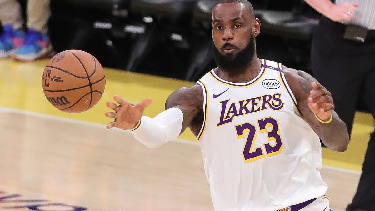 LOS ANGELES, CA - DECEMBER 15: Los Angeles Lakers forward LeBron James (23) pass during the Memphis Grizzlies vs Los Angeles Lakers game on December 15, 2024, at Crypto.com Arena in Los Angeles, CA...