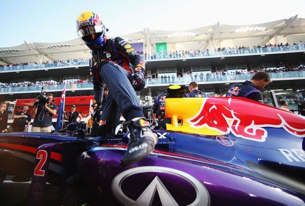 
                <strong>Alles einsteigen!</strong><br>
                Mark Webber steigt zum drittletzten Mal zu einem Formel-1-Rennen in seinen Red Bull. Zum zweiten Mal in diesem Jahr geht der Australier vom ersten Startplatz in den Grand Prix
              