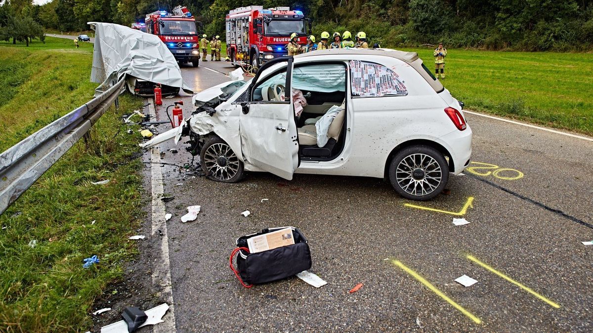 Kontrolle über Auto verloren: Zwei Jugendliche sterben