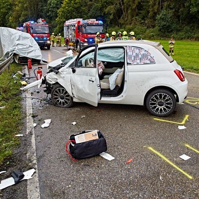 Kontrolle über Auto verloren: Zwei Jugendliche sterben