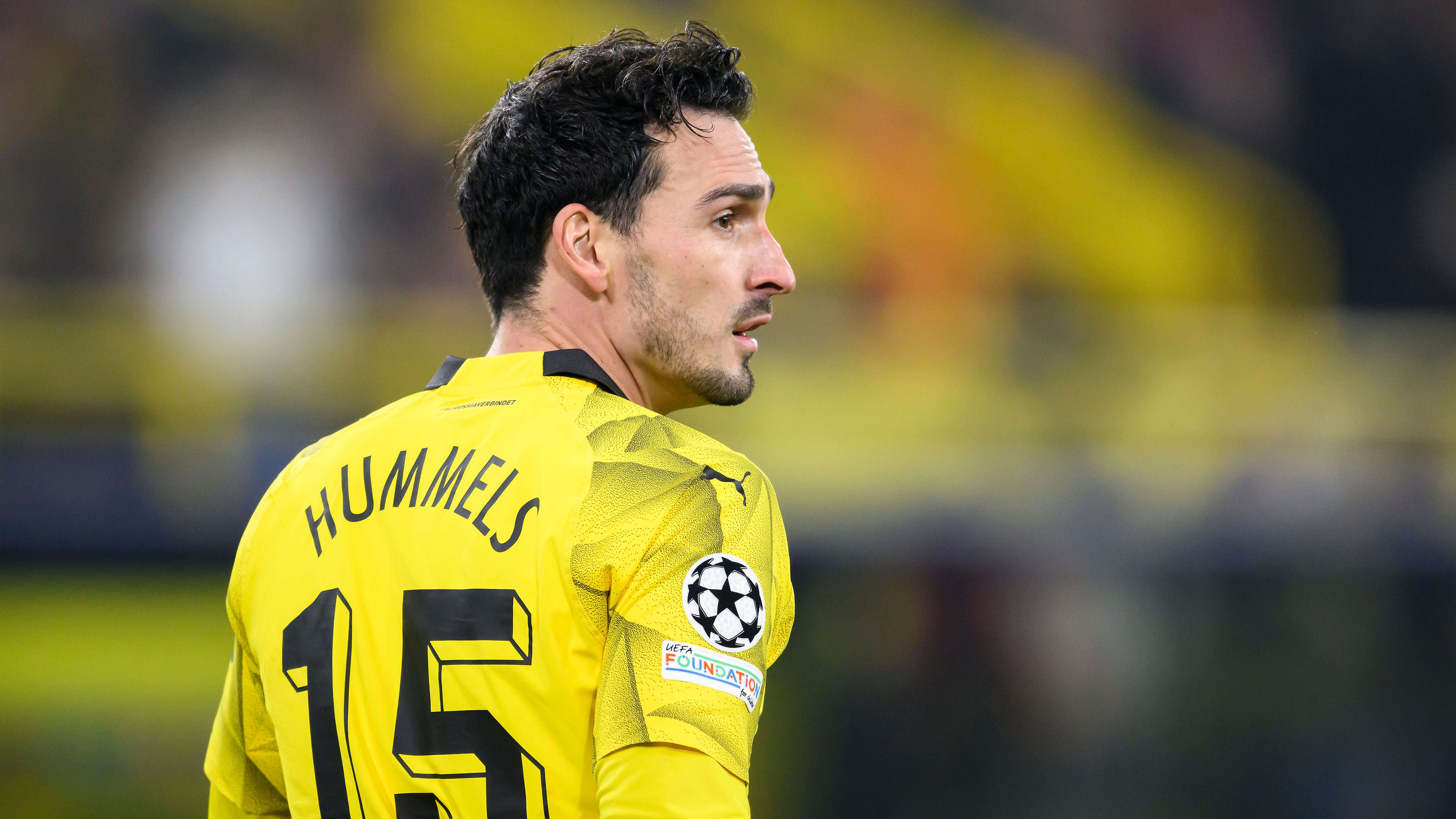 <strong>Mats Hummels (Innenverteidiger)</strong><br>Der Routinier war über weite Strecken bester Abwehrspieler des BVB - auch wenn er in der Champions League noch besser spielte als in der Liga, wo er auch immer mal Ausreißer und Patzer drin hatte.&nbsp; Dennoch derzeit nicht aus der Mannschaft wegzudenken. <strong><em>ran</em>-Weihnachtsnote: 3</strong>