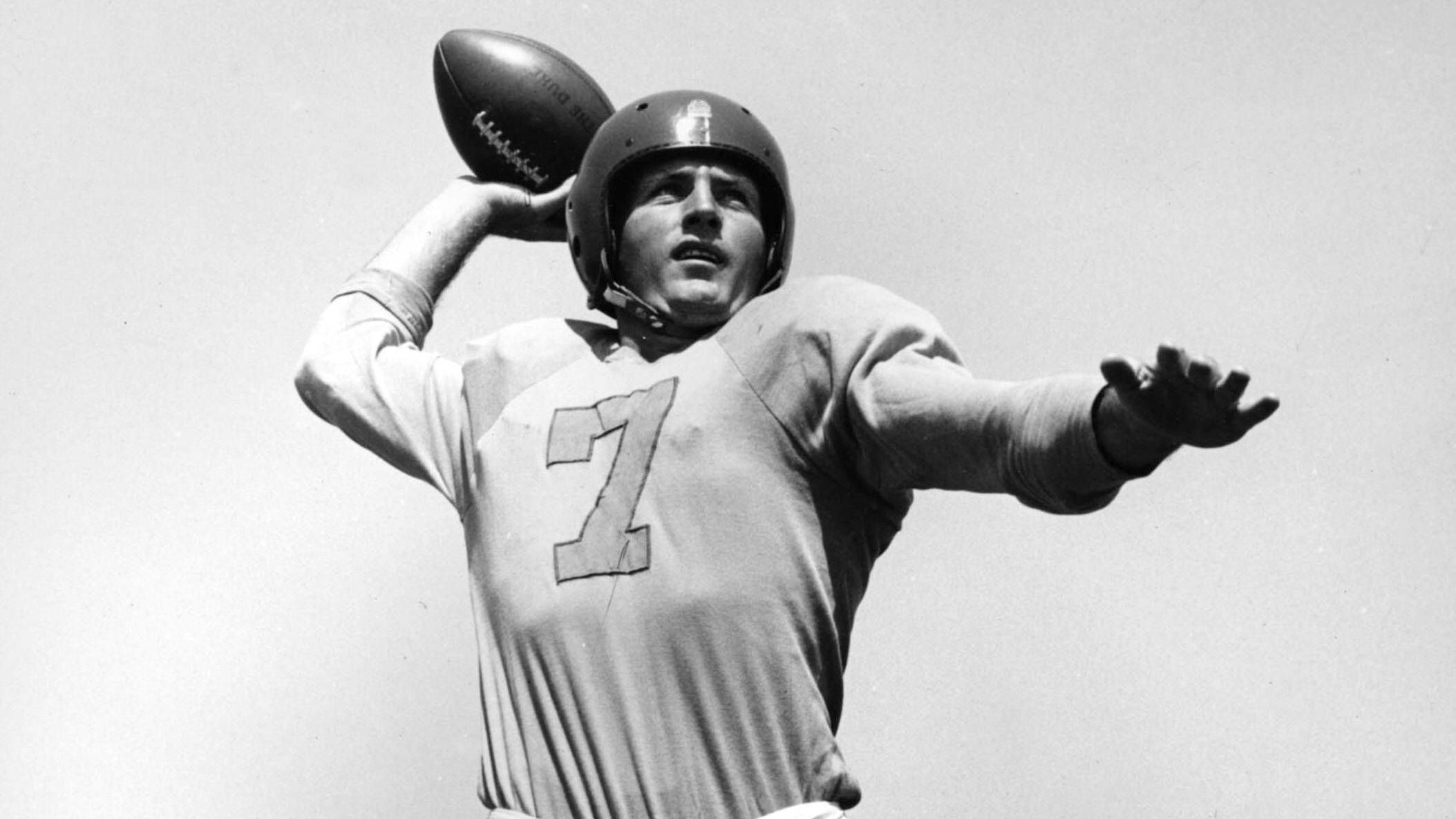 <strong>Platz 8: Los Angeles Rams von 1946 (Bilanz: 6-4-1, Playoffs verpasst, Head Coach: Adam Walsh)</strong><br>Aber das Team um Quarterback Bob Waterfield (Foto) war das erste in der NFL, in dem schwarze Spieler mitspielen durften. Kenny Washington und Woody Strode wurden zu Pionieren als erste NFL-Spieler mit dunkler Hautfarbe.