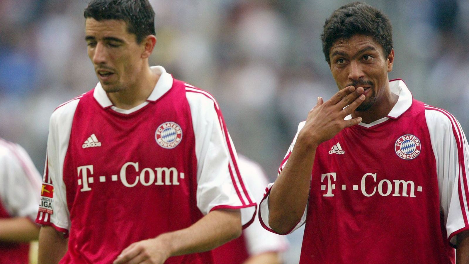 
                <strong>Giovane Elber</strong><br>
                Ein Zerwürfnis und ein neuer Konkurrent. Diese Kombination sorgte für das Ende der Giovane-Elber-Ära. Zum einen überwarf sich der langjährige Torjäger mit Trainer Ottmar Hitzfeld, zum anderen verpflichteten die Münchner mit Roy Makaay im Sommer 2003 seinen designierten Nachfolger. Nach sechs Jahren, 266 Einsätzen und 139 Treffern endete Elbers Zeit an der Isar abrupt. "Ich hätte mir mit der Klubsuche mehr Zeit lassen sollen. Aber ich wollte schnell aus München weg", bereute der Brasilianer später seinen Wechsel nach Lyon: "Das war keine gute Wahl." Weder bei Olympique noch bei Borussia Mönchengladbach später konnte Elber auch nur annähernd an seine Form aus Münchner Tagen anknüpfen.
              