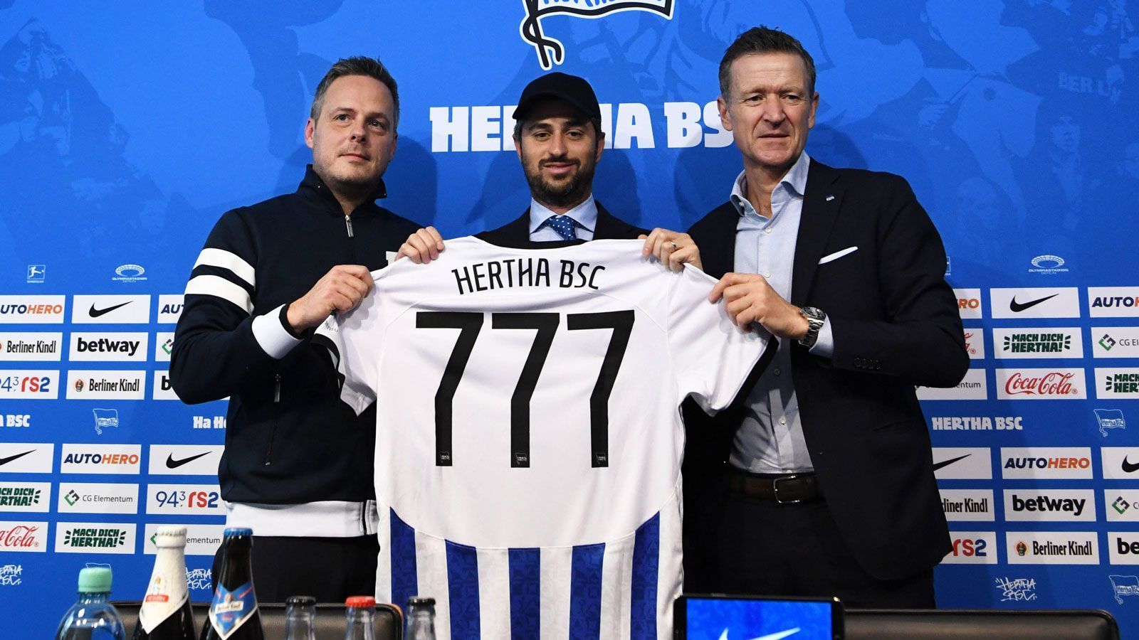 
                <strong>Hertha BSC ist Nummer sieben: Das Fußball-Imperium von Investor 777 Partners</strong><br>
                Vor wenigen Tagen verkündete Hertha BSC den Abschluss des Deals mit 777 Partners. Aber wer ist der neue Investor eigentlich? Was unterscheidet ihn vom vorherigen Partner Tennor Holding? Welche Klubs befinden sich noch im Portfolio des US-Unternehmens? Und kommt mit diesem Einstieg das nächste große Transfernetzwerk à la Red Bull oder City Football Group auf die Fußballwelt zu?
              