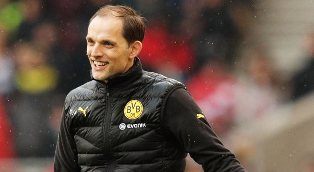 
                <strong>Thomas Tuchel</strong><br>
                Thomas Tuchel hatte am vierten Spieltag der Champions League gleich dreifachen Grund zum Jubeln: Zum einen gewinnt sein Team gegen Sporting Lissabon mit 1:0 und macht so den Achtelfinal-Einzug perfekt, zum anderen stellt er einen neuen Rekord auf: Der 43-Jährige ist nach dem 1:0-Sieg gegen die Portugiesen der erste BVB-Trainer, der in seinen ersten vier Spielen in der Königsklasse ungeschlagen bleibt.
              