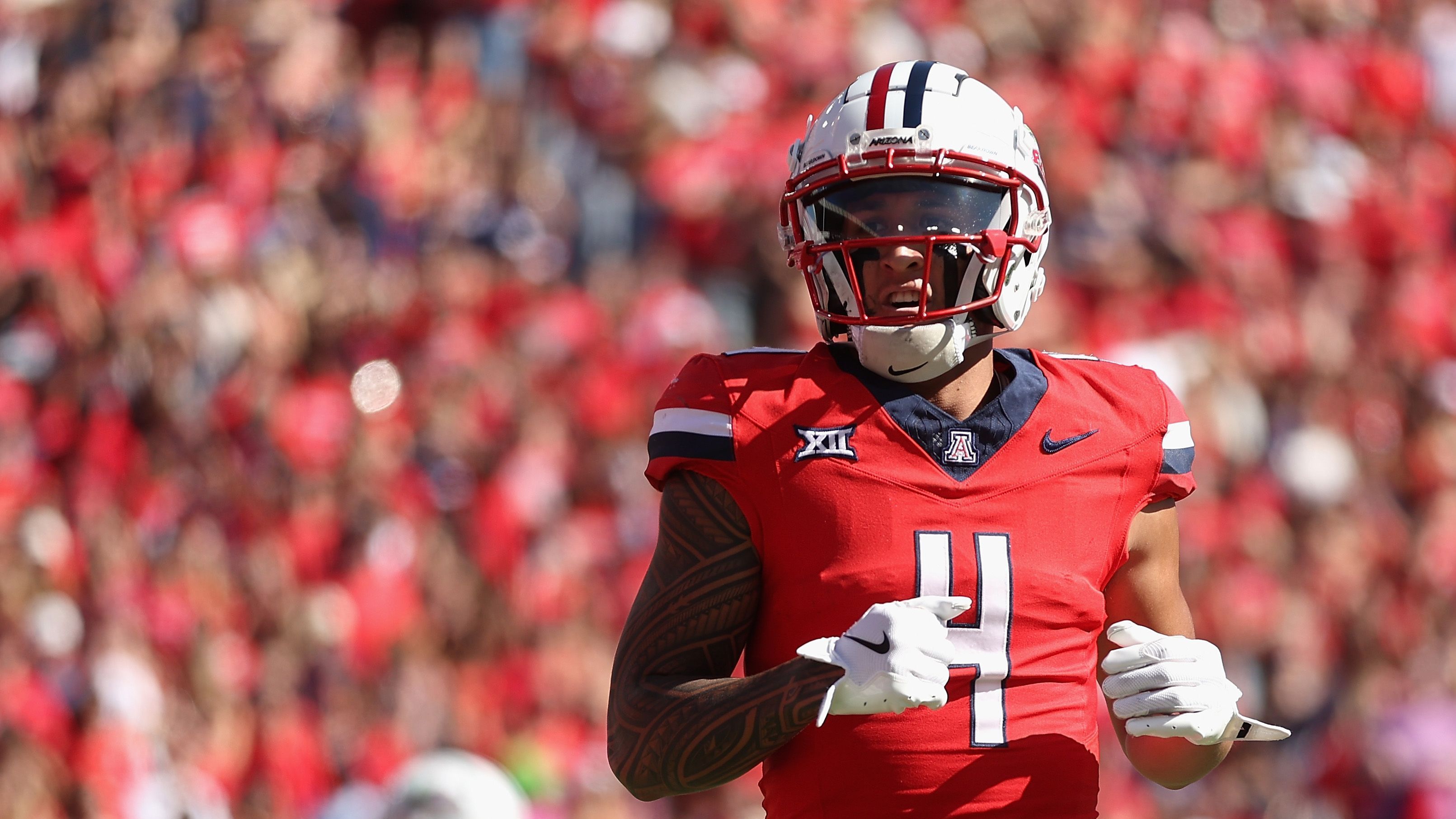 <strong>Tetairoa McMillan (Arizona Wildcats): Fazit</strong><br>McMillan bringt alle Anlagen mit, um sich in einen dominanten NFL-Receiver zu entwickeln. Am College bestach er mit Konstanz und Leistung. McMillan dürfte bei vielen Teams weit oben auf der Liste stehen.&nbsp;<br><br><strong>Einschätzung</strong>: Top-5-Pick